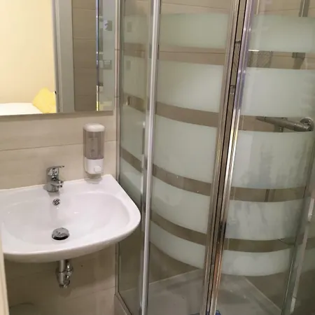 Insidehome Centro -hab Con Bano Privado En El Centro Y Opcion De Parking- Guest house 3*