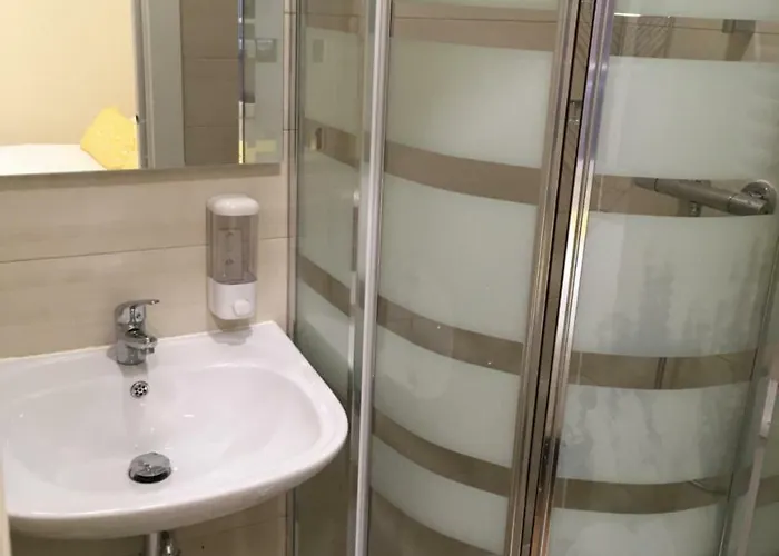 Insidehome Centro -hab Con Bano Privado En El Centro Y Opcion De Parking- Ostello *